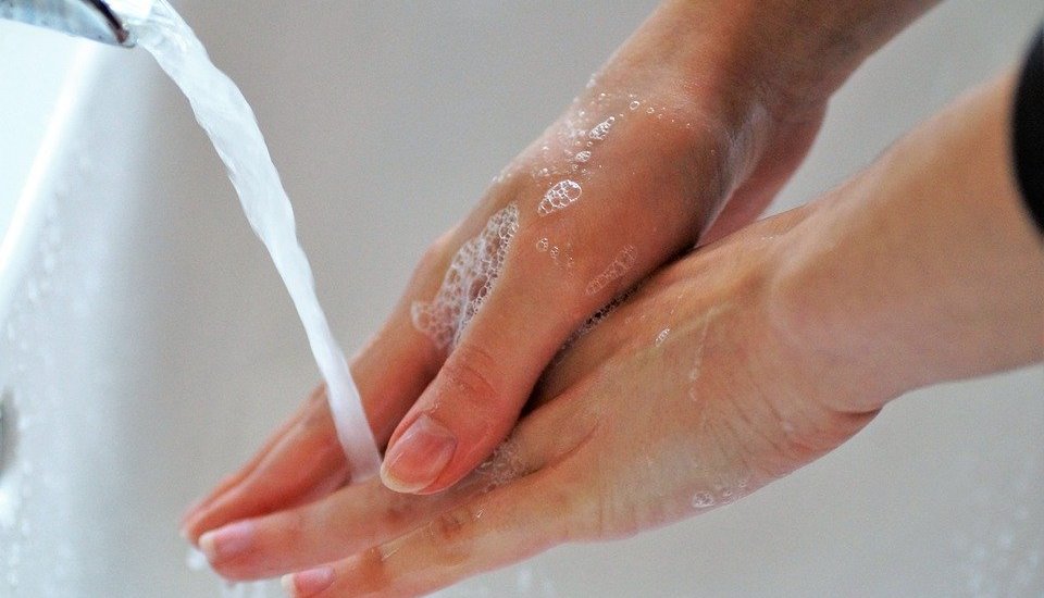Jak przygotować płyn do dezynfekcji rąk? Radzi WHO