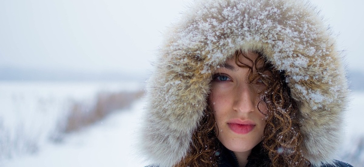 Pielęgnacja ust w okresie zimowym - jak poradzić sobie z ich wysuszeniem? 